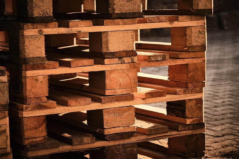 Vertical pallet garden